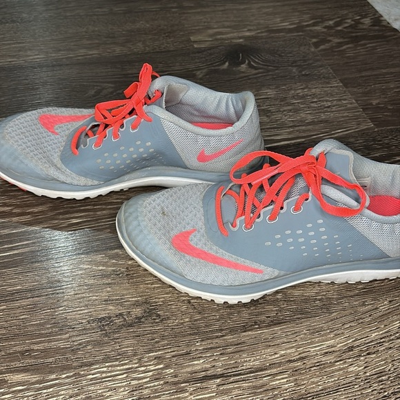 Nike shoes woman’s size 8 fs lite run 2 low gray and a pink - Picture 3 of 6
